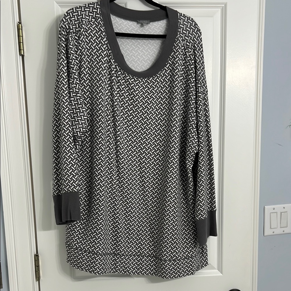 T Talbots Black and White Geometric Top